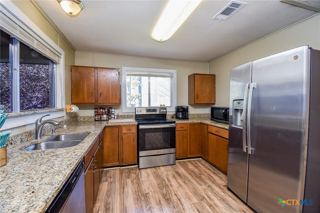 610 W Bayshore Drive Property Photo 12