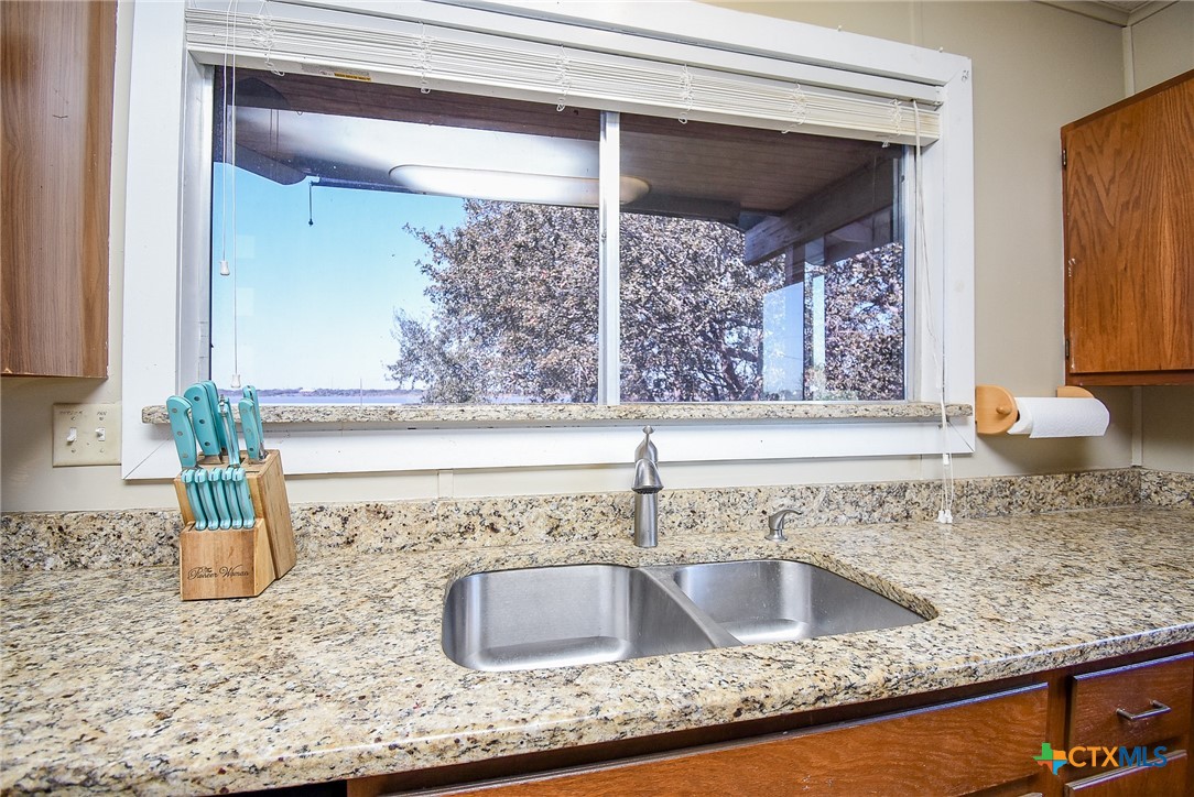 610 W Bayshore Drive Property Photo 13