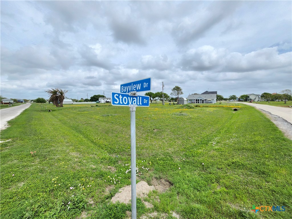 711 Bayview Drive Property Photo