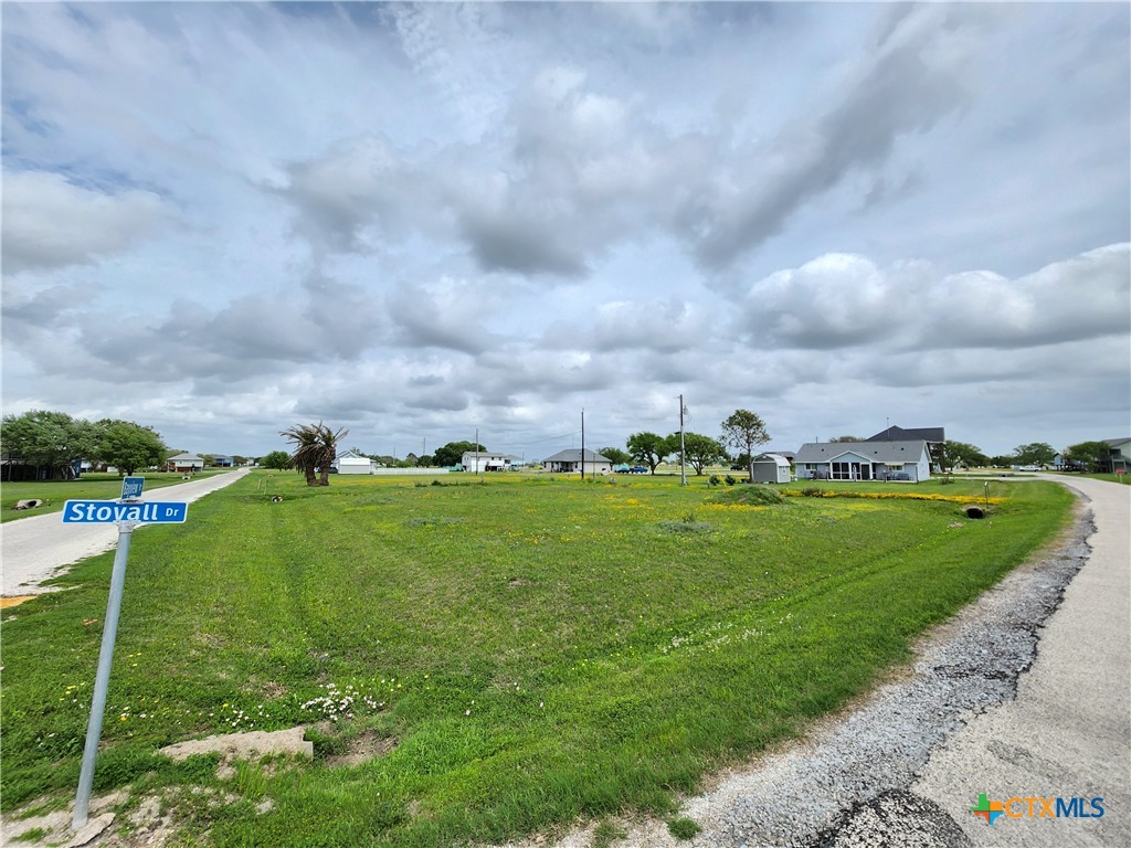 711 Bayview Drive Property Photo 2