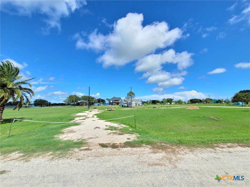 711 Bayview Drive Property Photo 6