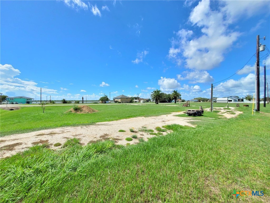711 Bayview Drive Property Photo 10
