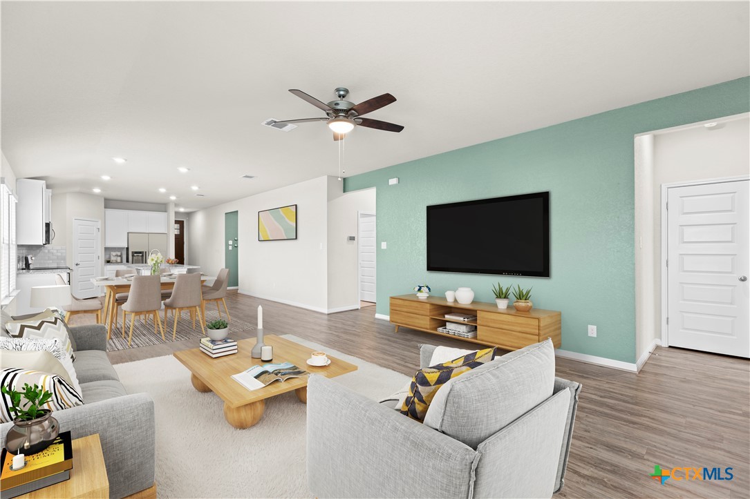 1216 Carl Glen Property Photo 1