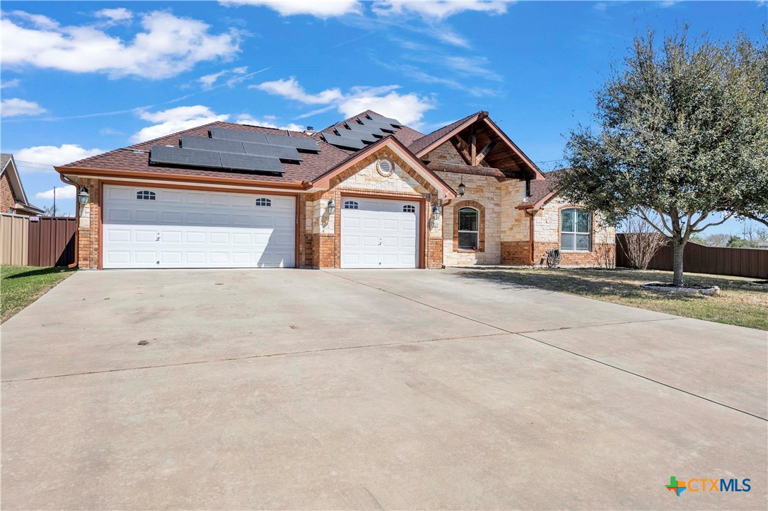 1529 Hazelnut Drive Property Photo 2