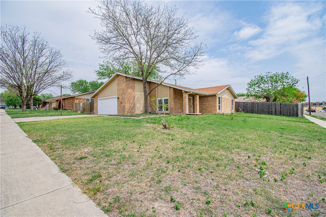 2206 Grandon Circle Property Photo 2