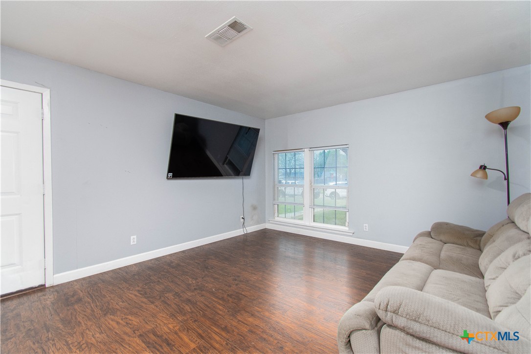2206 Grandon Circle Property Photo 3