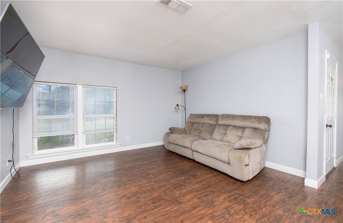 2206 Grandon Circle Property Photo 4
