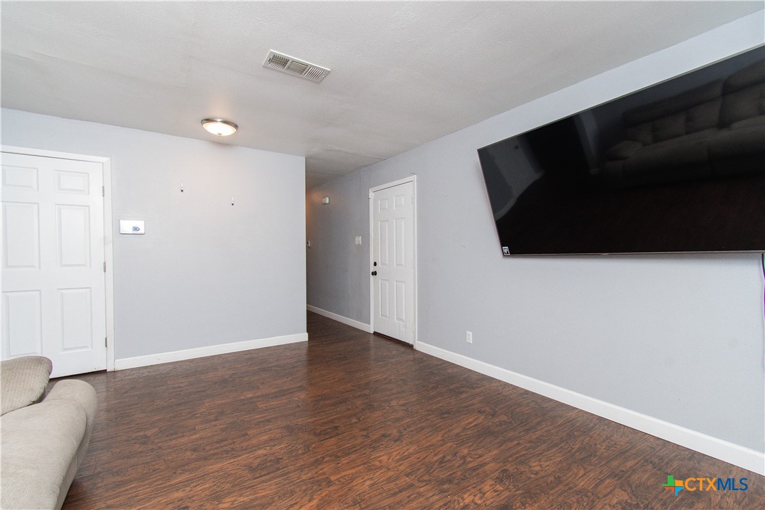 2206 Grandon Circle Property Photo 5