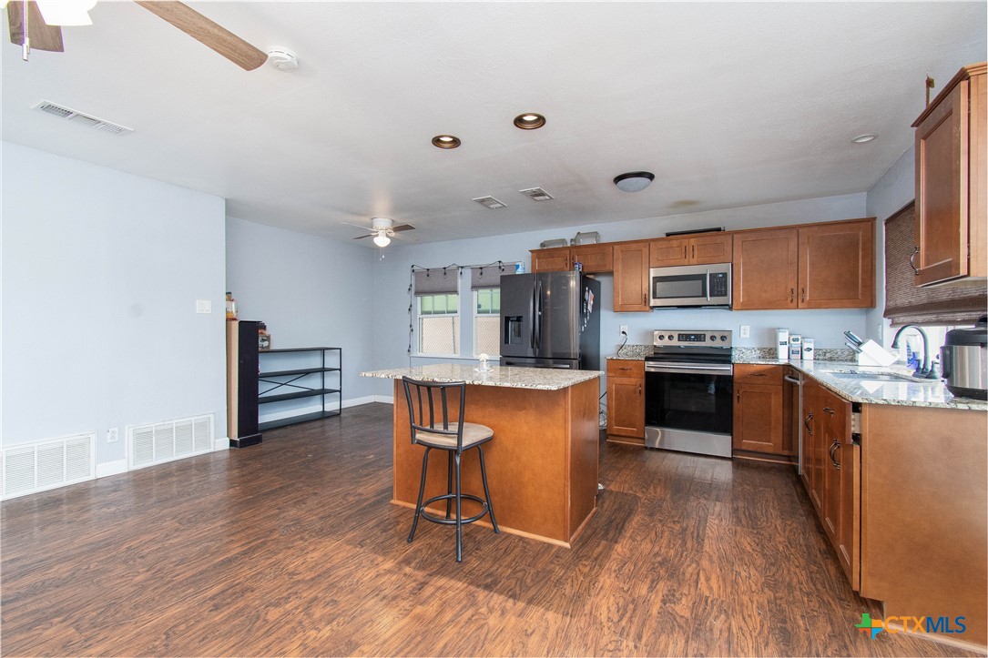 2206 Grandon Circle Property Photo 6