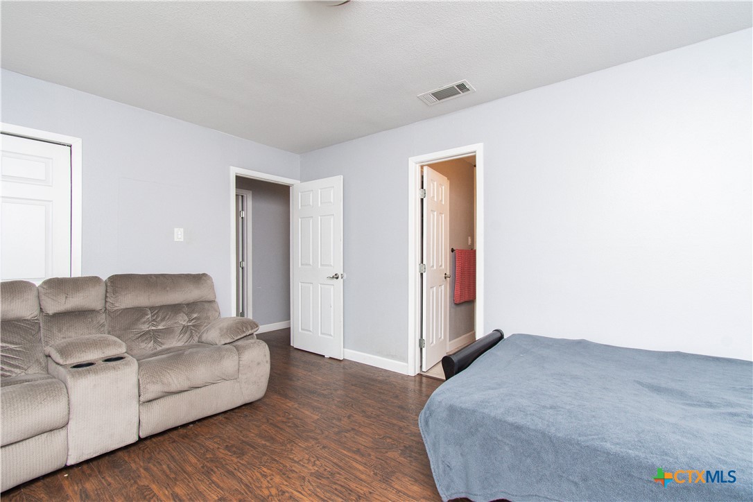 2206 Grandon Circle Property Photo 13