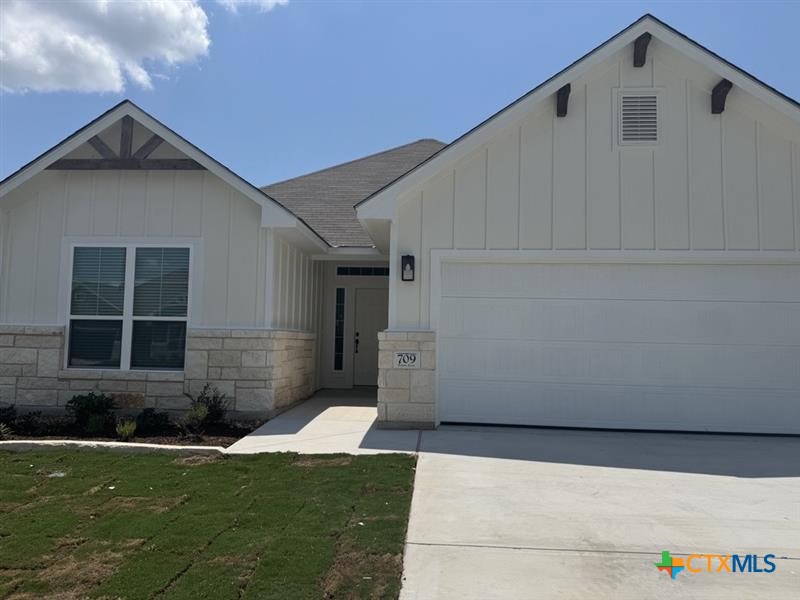 709 Killam Drive Property Photo 1