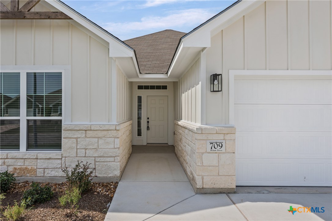 709 Killam Drive Property Photo 3