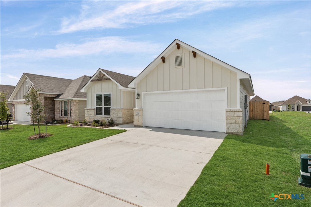 709 Killam Drive Property Photo 4