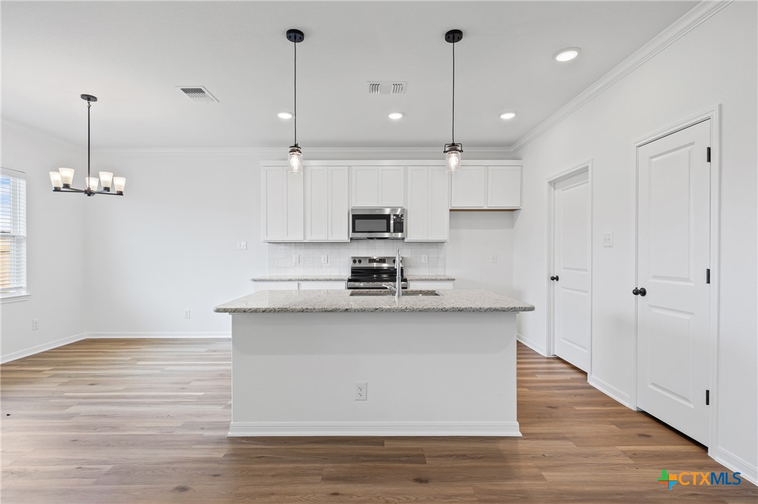 709 Killam Drive Property Photo 10