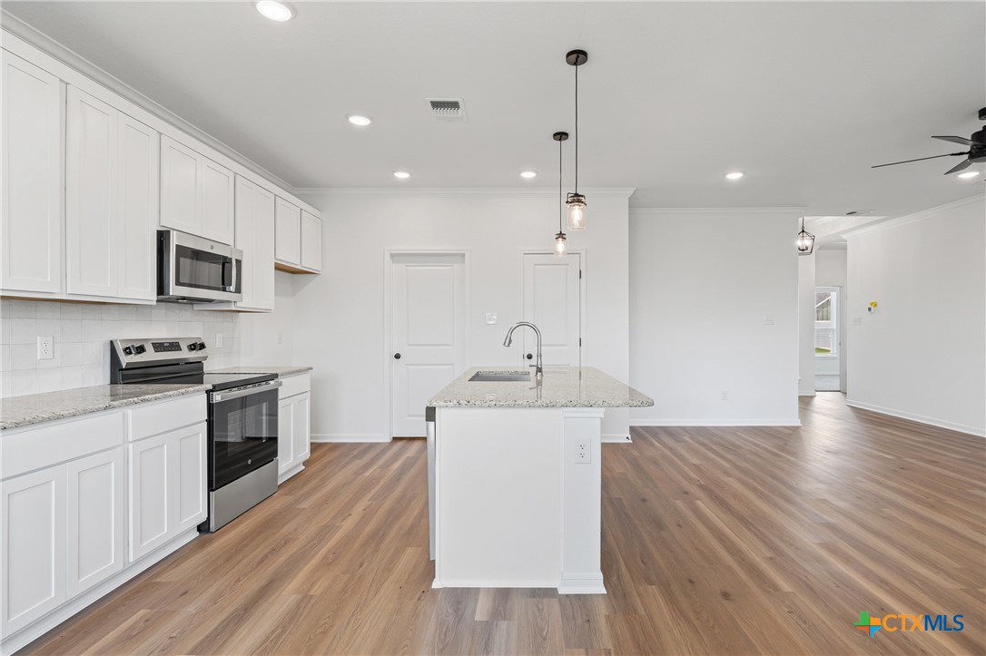 709 Killam Drive Property Photo 12