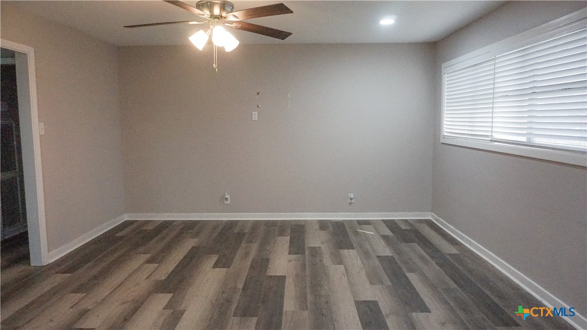 2206 E Stayton Avenue Property Photo 3