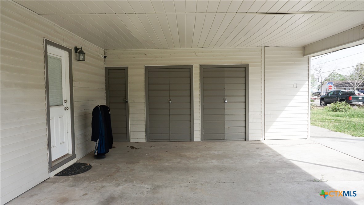 2206 E Stayton Avenue Property Photo 27