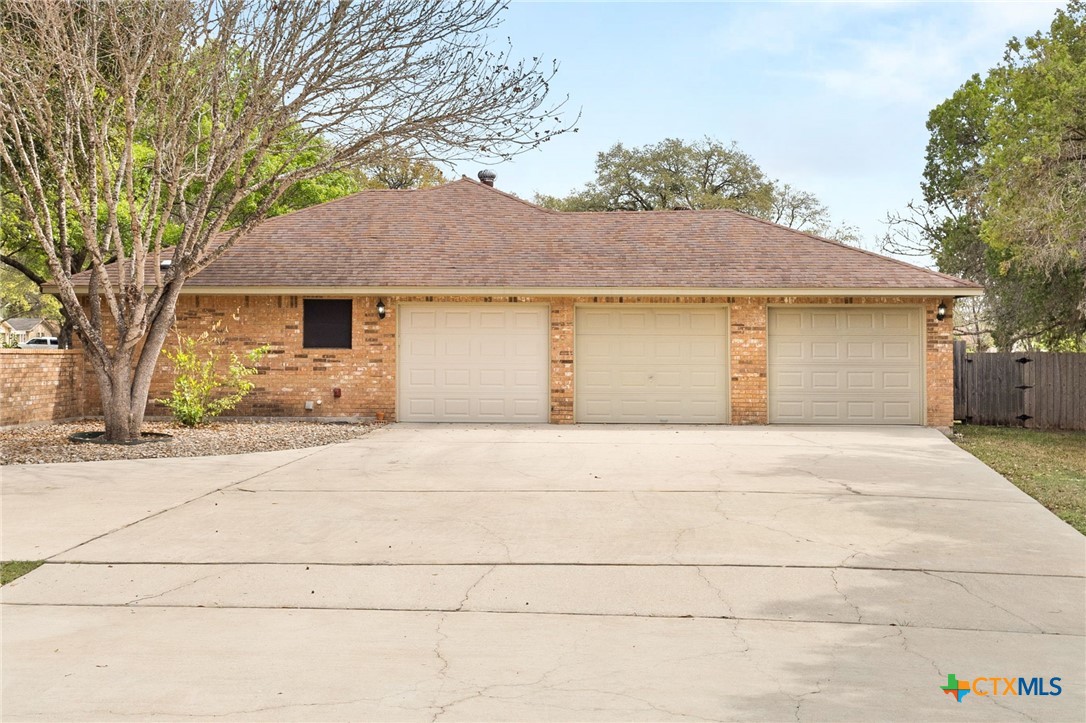 1633 Willow Lane Property Photo 1