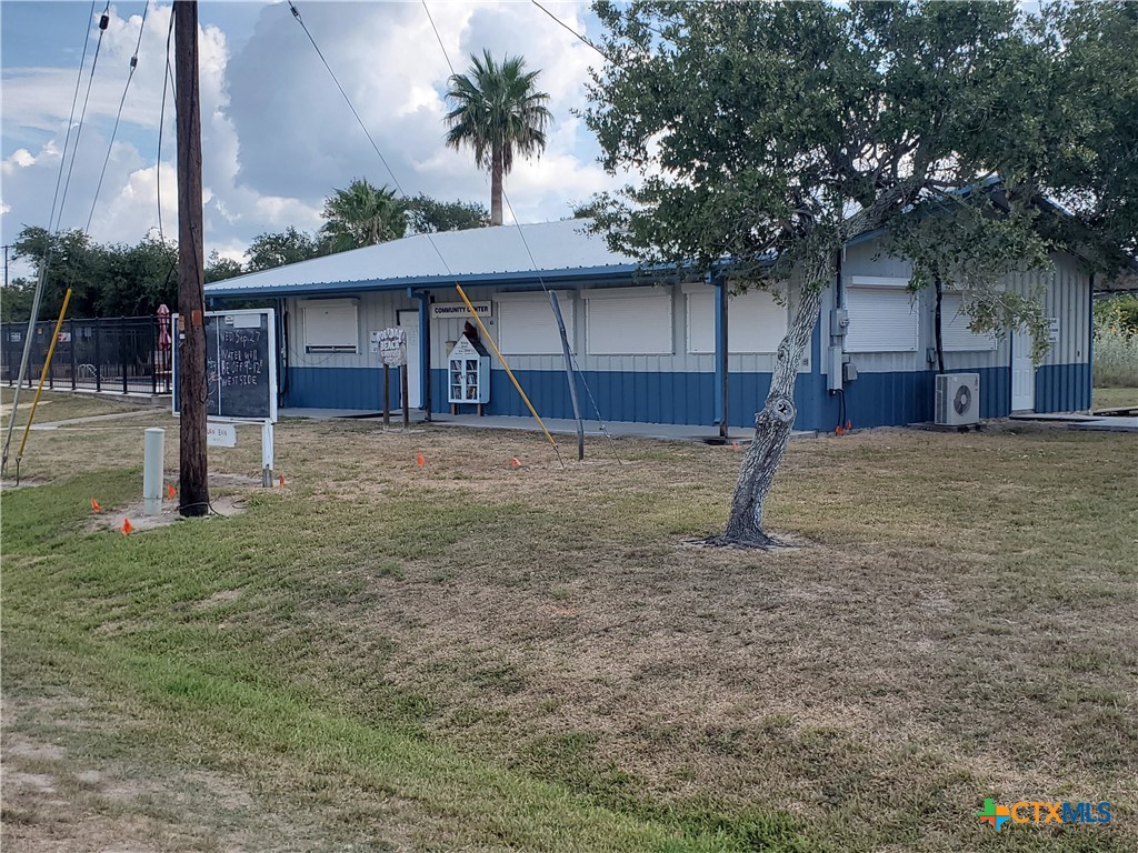 476-480 St Charles Loop E Property Photo 5
