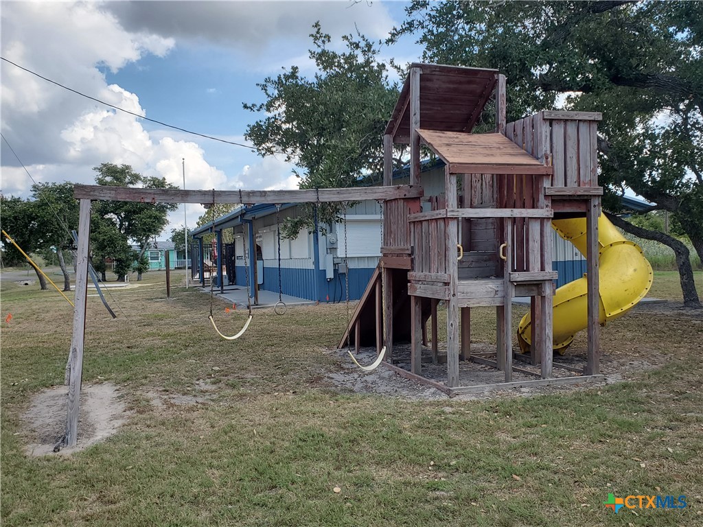 476-480 St Charles Loop E Property Photo 11