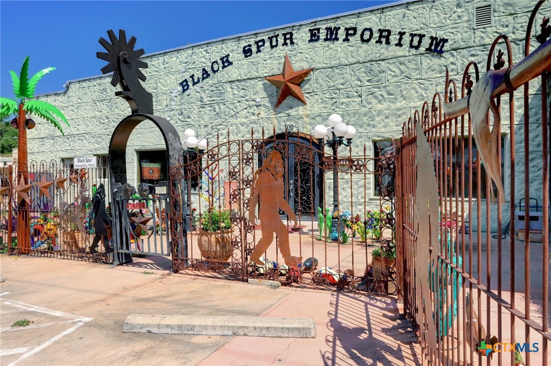 100 W Main Street Property Photo
