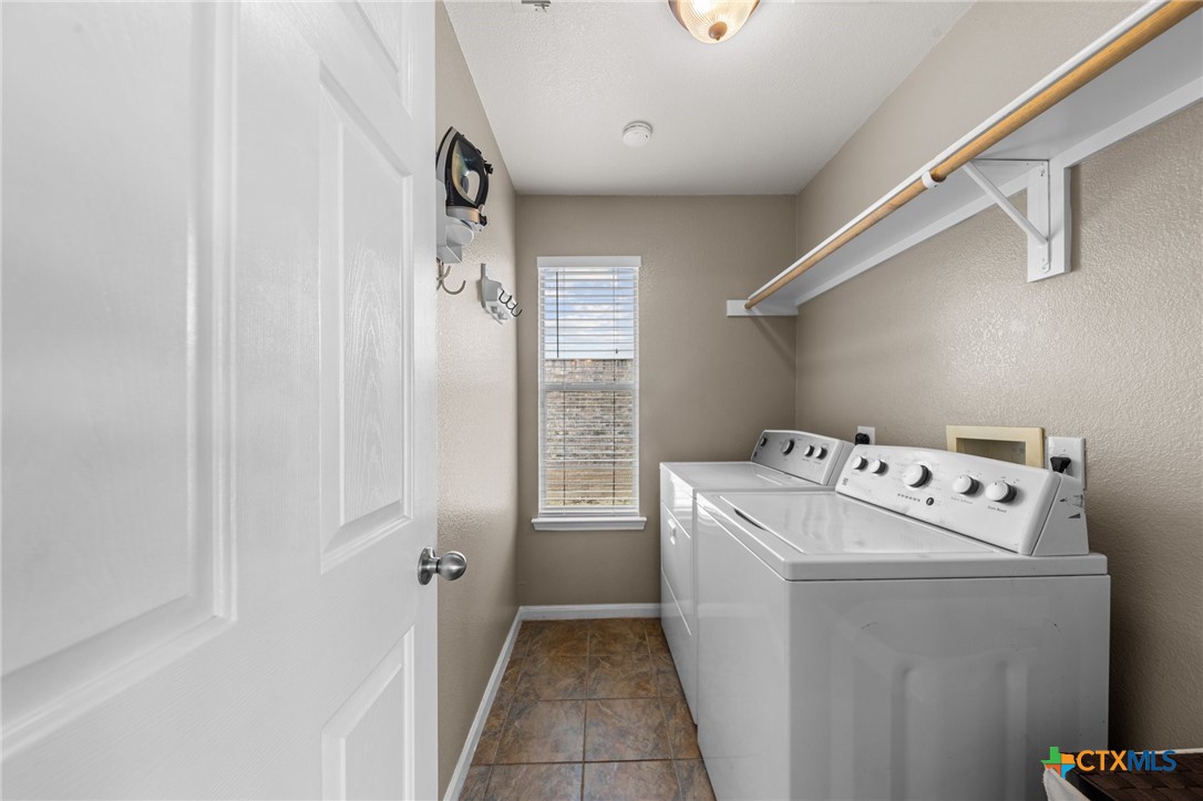 103 Lone Shadow Drive Property Photo 28