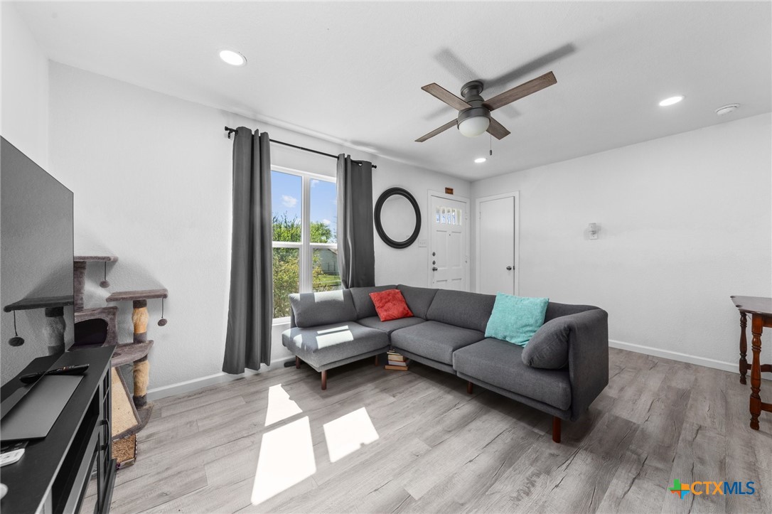 1111 Rocky Lane Property Photo 7