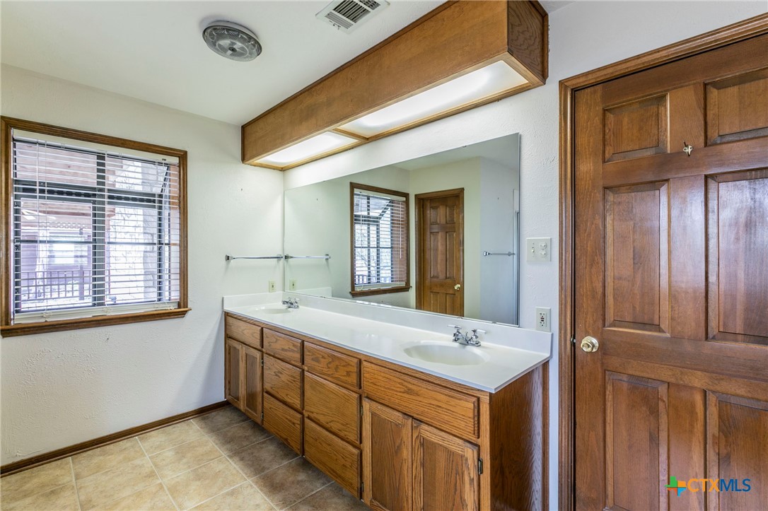 10700 Winkler Park Road Property Photo 12
