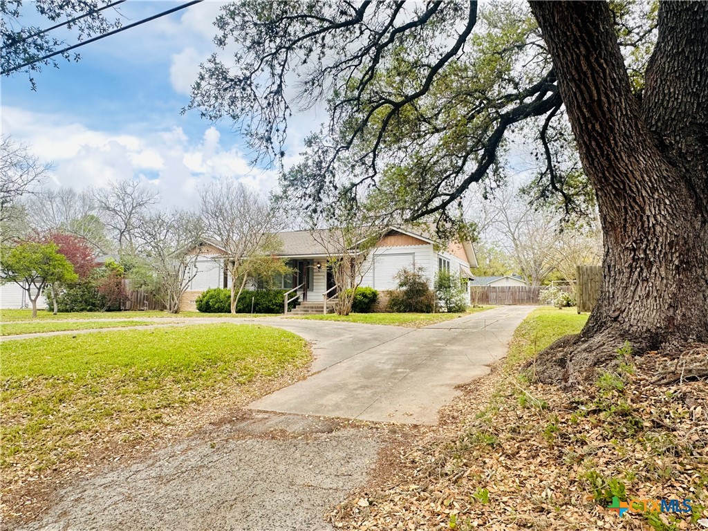 1019 E Gonzales Street Property Photo 1