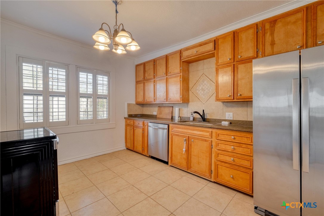 300 W Austin Street Property Photo 8