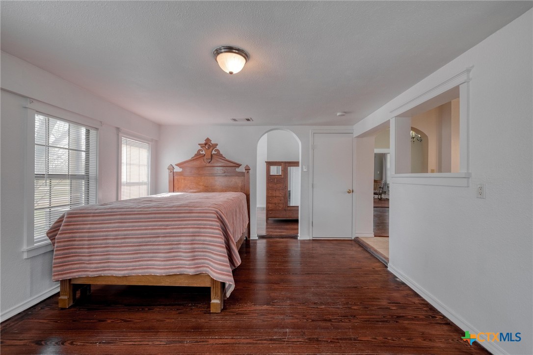 300 W Austin Street Property Photo 10