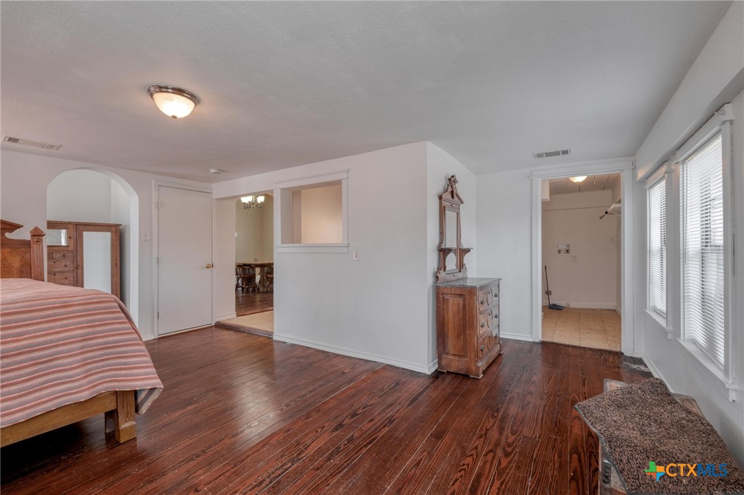 300 W Austin Street Property Photo 11