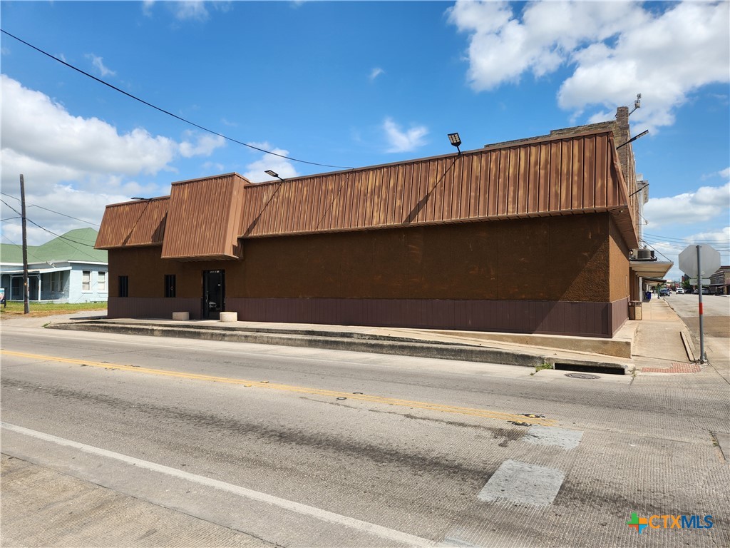201 W Morris Street Property Photo
