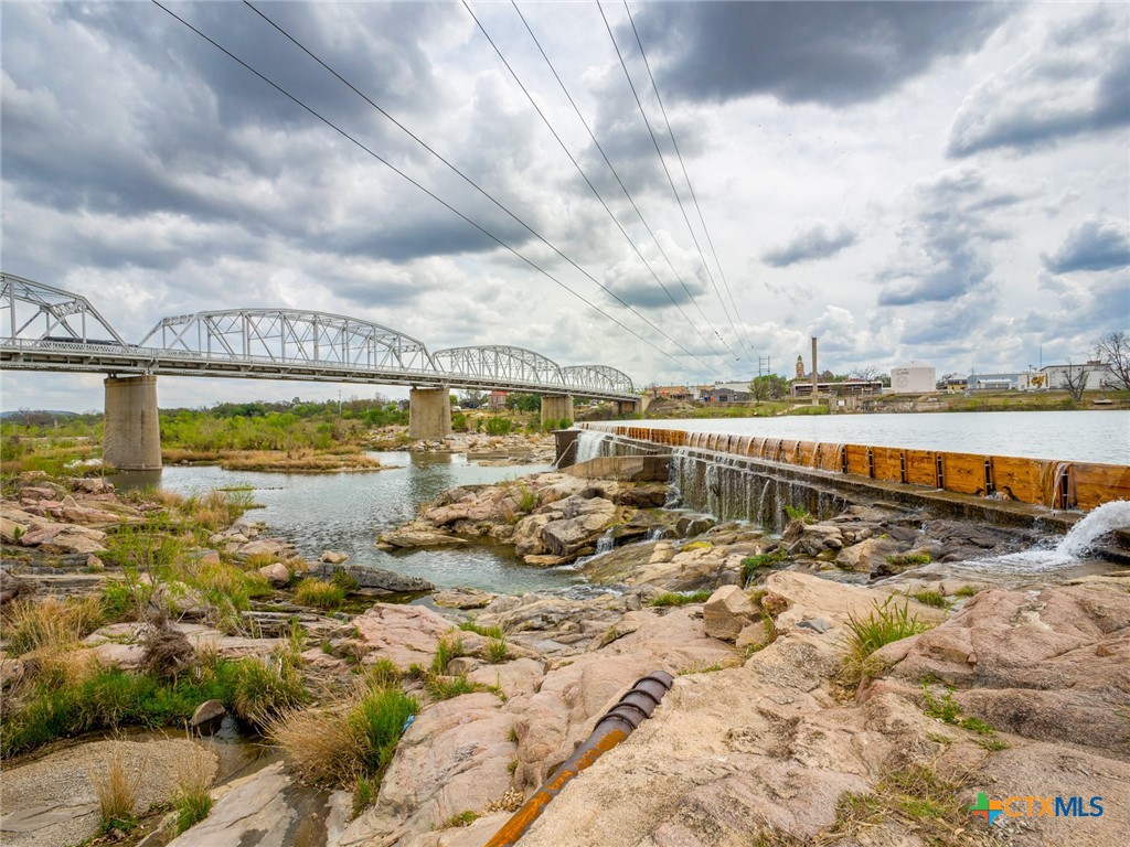 509 E Austin Street Property Photo 11