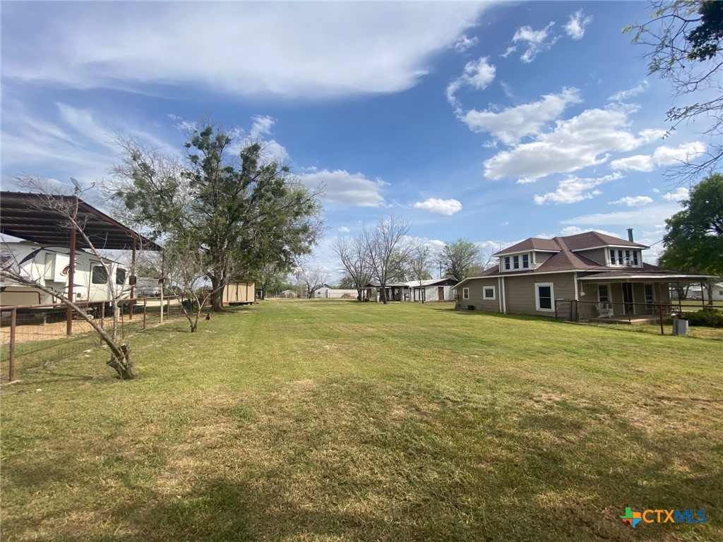 4506 Fm 930 Property Photo 4