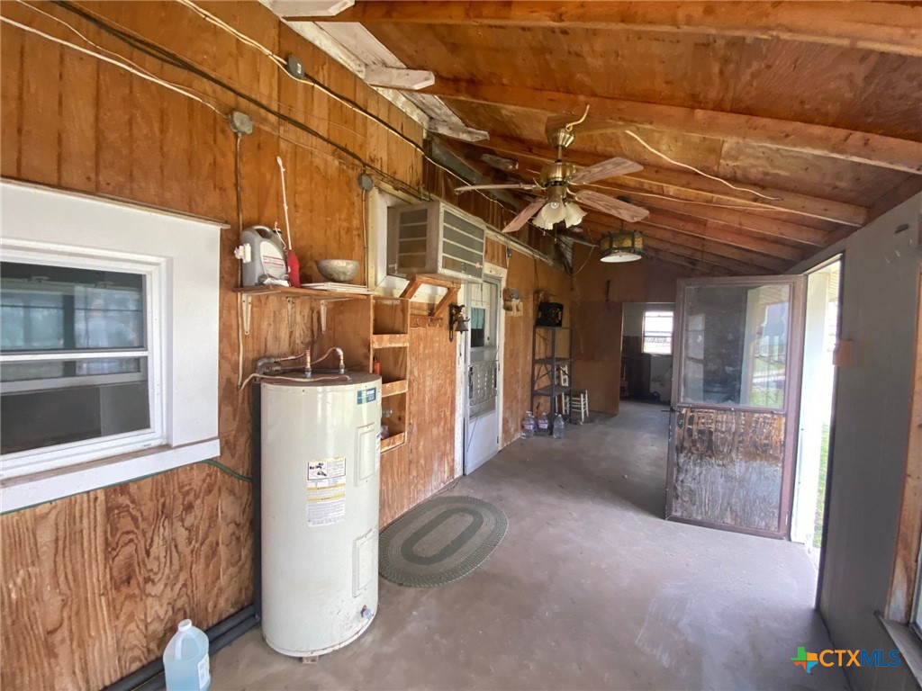 4506 Fm 930 Property Photo 14