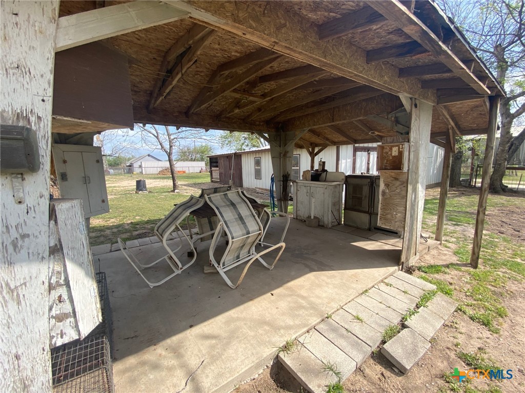 4506 Fm 930 Property Photo 16