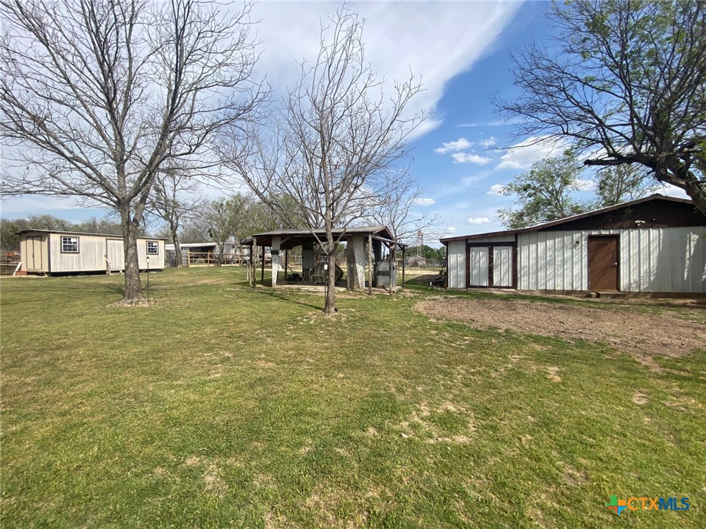 4506 Fm 930 Property Photo 17