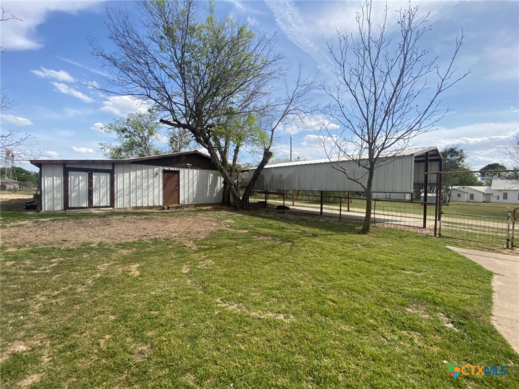 4506 Fm 930 Property Photo 18