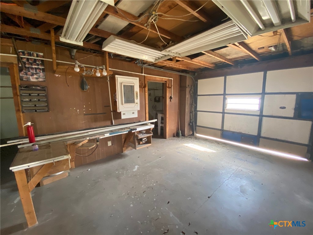 4506 Fm 930 Property Photo 20