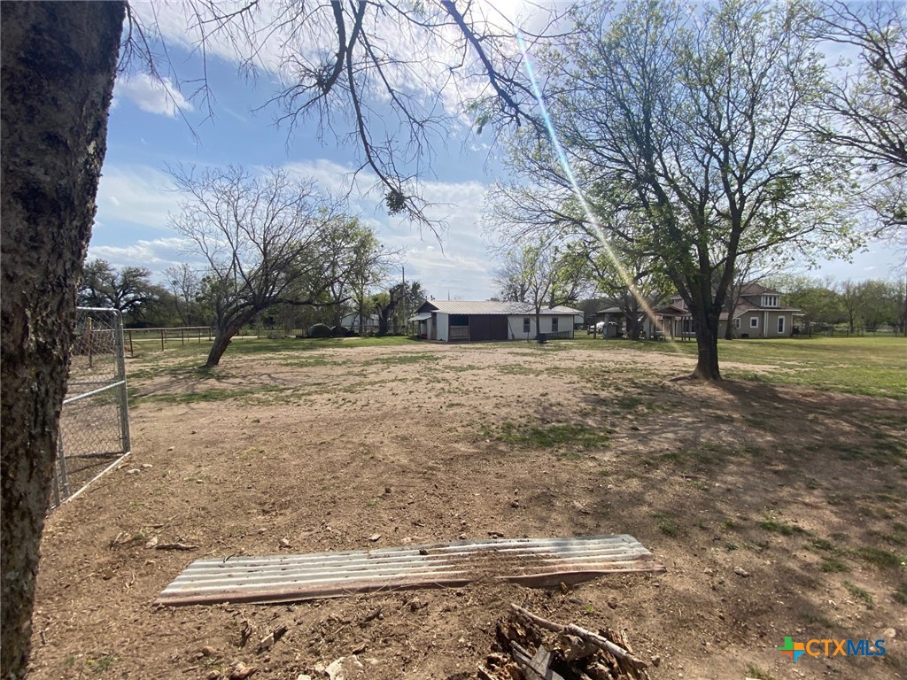 4506 Fm 930 Property Photo 22