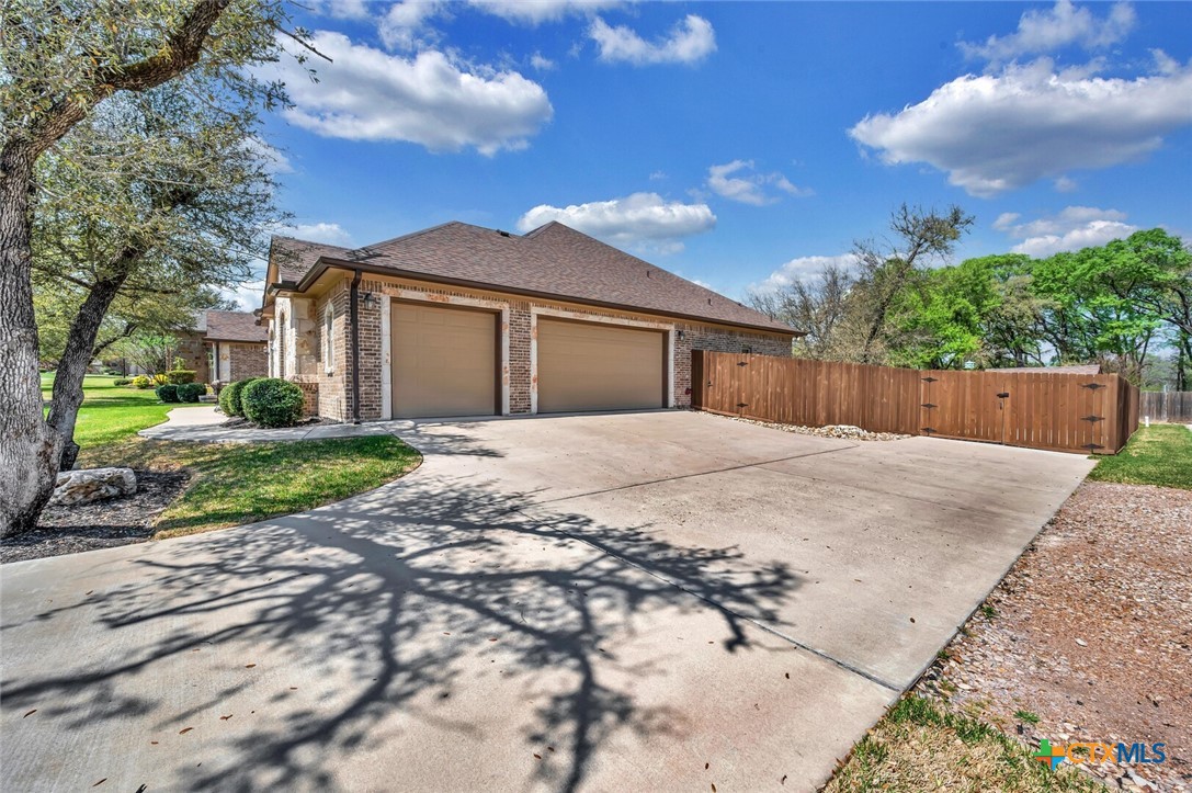 11704 Camdyn Caye Drive Property Photo 48