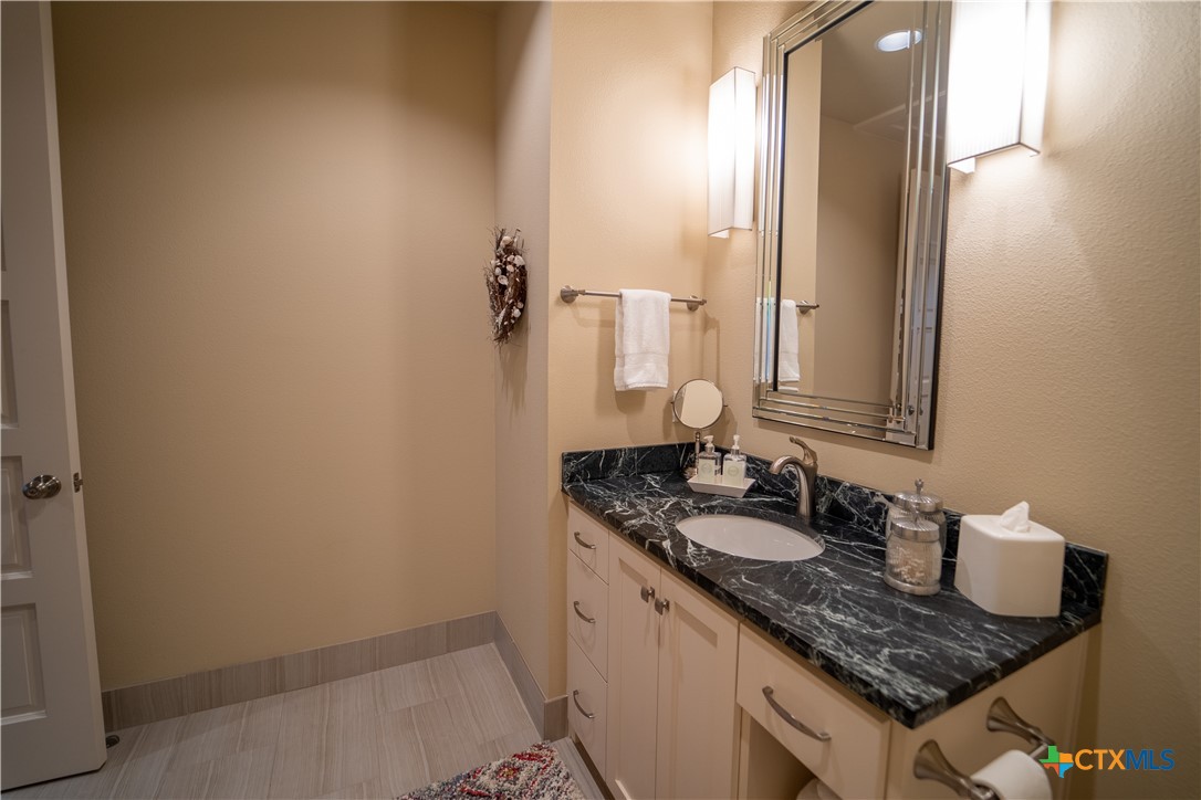 460 Bay Club Drive Property Photo 28