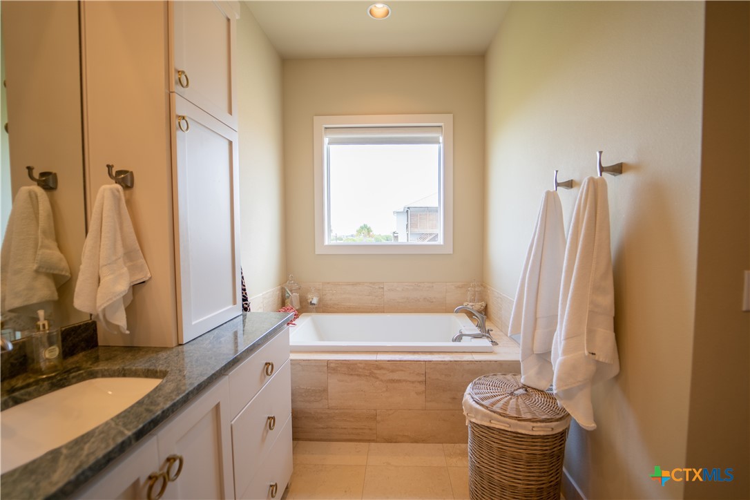 460 Bay Club Drive Property Photo 32
