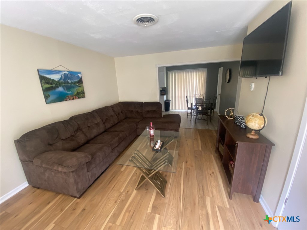 722 W Avenue E Property Photo 2