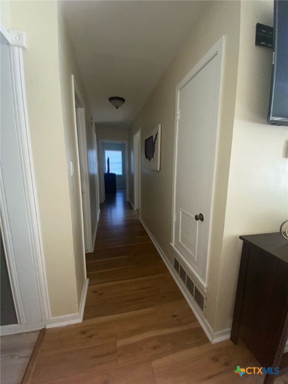 722 W Avenue E Property Photo 5