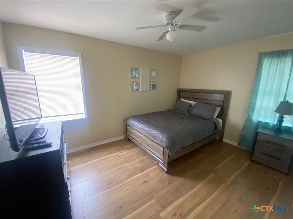 722 W Avenue E Property Photo 9