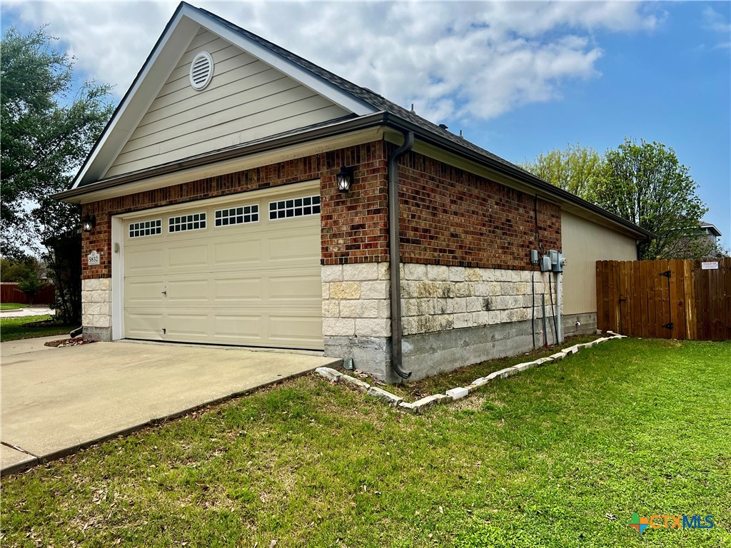 5832 Alexandria Drive Property Photo 2