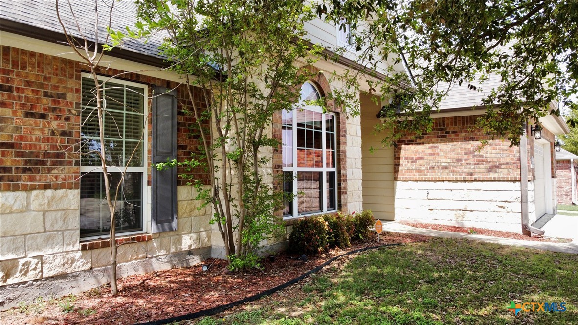 5832 Alexandria Drive Property Photo 3