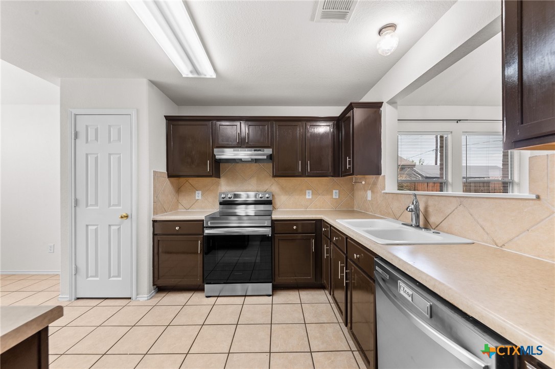 4407 Sydney Harbour Court Property Photo 4